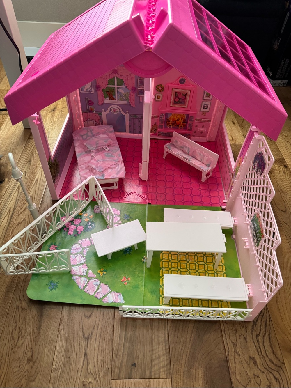 Vintage 1992 Barbie Fold n’ Fun House